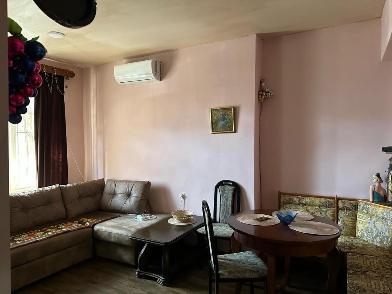 Historical Apartment In City Center Tbilisi Exterior photo